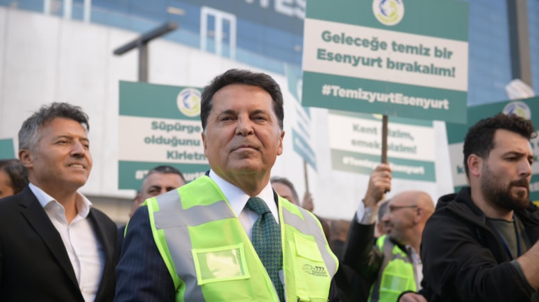 Esenyurt'un CHP'li belediye başkanı Ahmet Özer gözaltına alındı